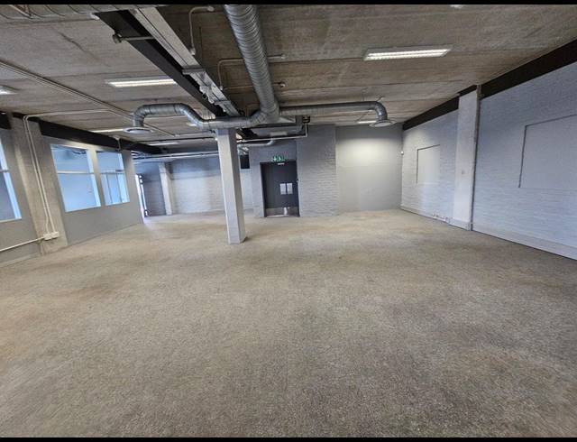 1,376M² OFFICE TO LET IN PAARDEN EILAND